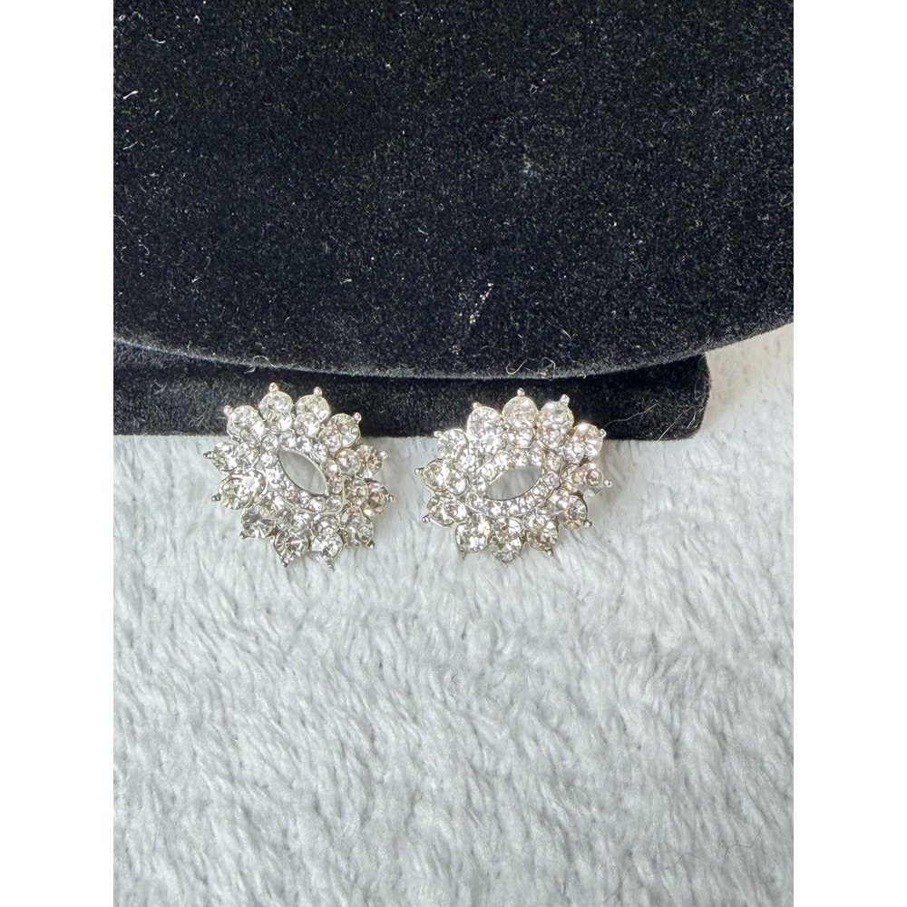 Vintage style Oval Rhinestone Post Back Earrings - Picture 2 of 3